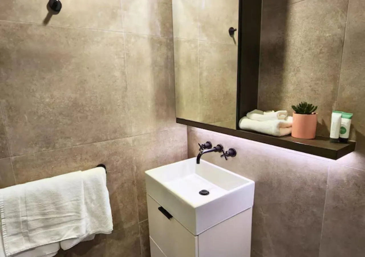 Comfy 1 Bedroom Apartment With Wifi And Parking بريزبين